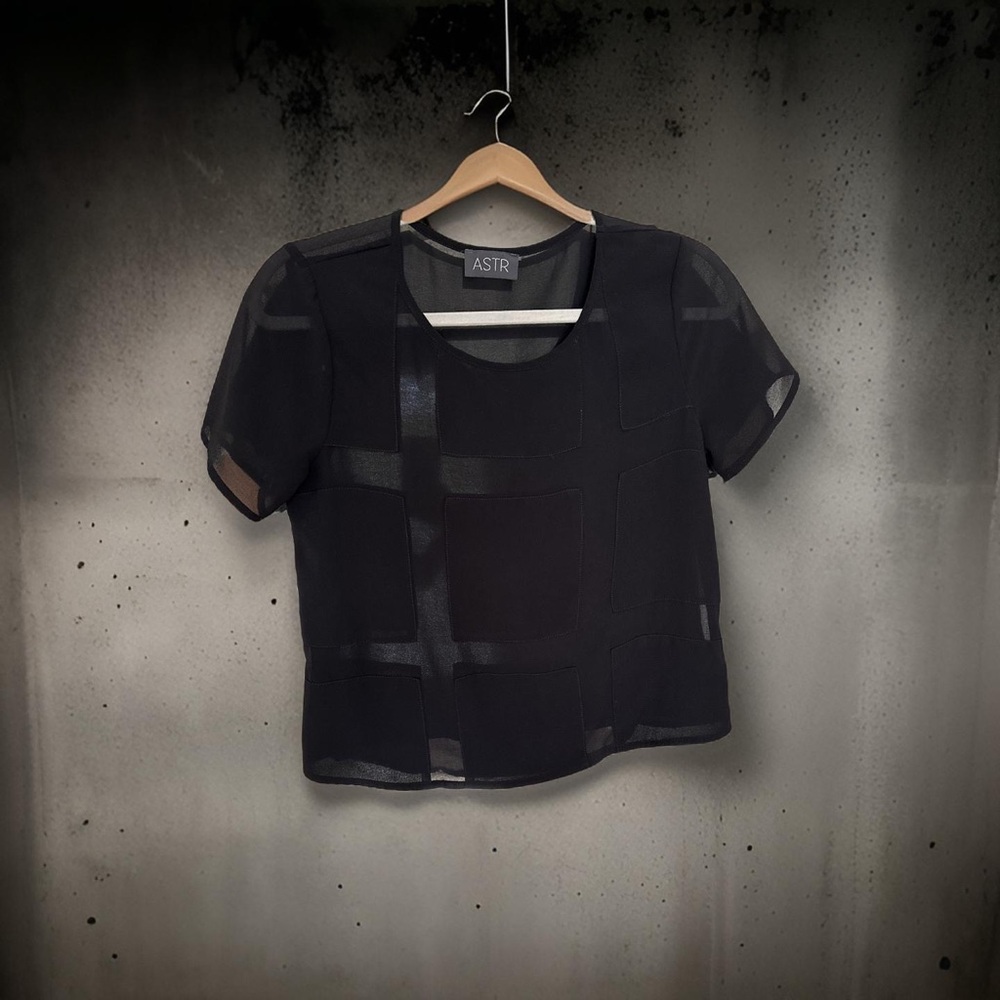 〰️ASTR Black Blouse〰️ - Picture 2 of 3